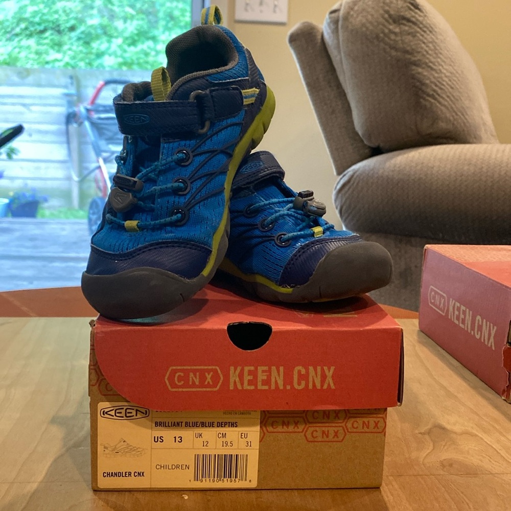 Keen children’s navy blue and blue sneakers size 13